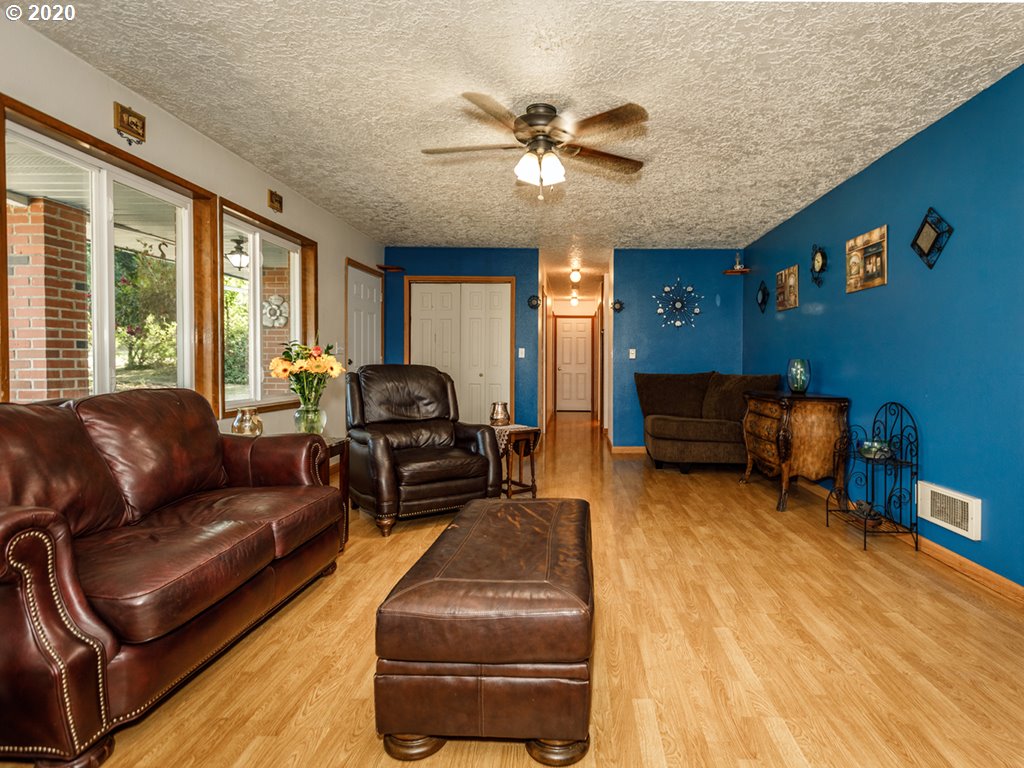 25709 Northeast Brunner Road Camas, WA 98607 - Photo 5 of 32