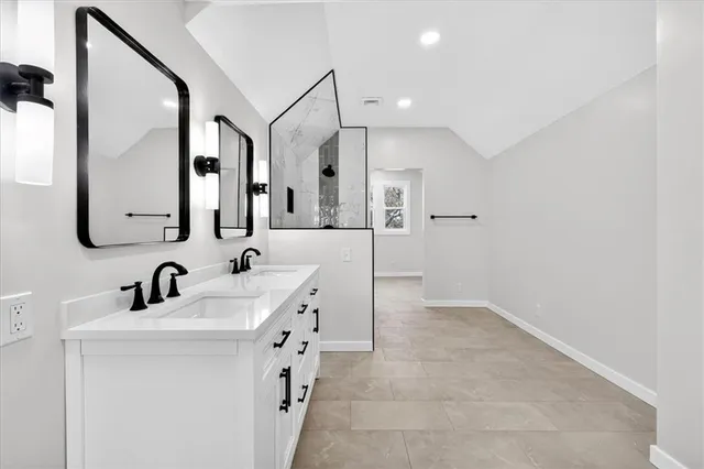 $385,000 | 7520 Grand Avenue, Kansas City, MO 64114