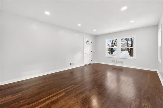 $385,000 | 7520 Grand Avenue, Kansas City, MO 64114