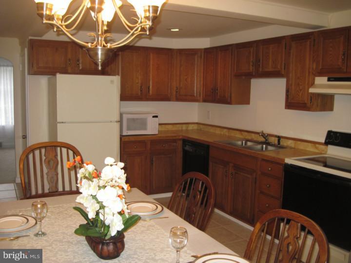 819 Byberry Road Philadelphia, PA 19116 - Photo 1 of 16 Kitchen