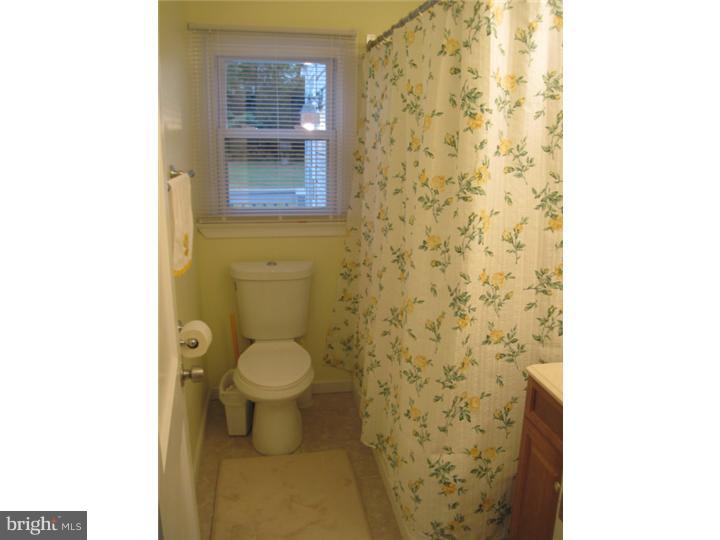 819 Byberry Road Philadelphia, PA 19116 - Photo 12 of 16 Bathroom