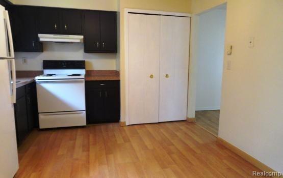 4099 Airport Road Waterford, MI 48329 - Photo 2 of 15