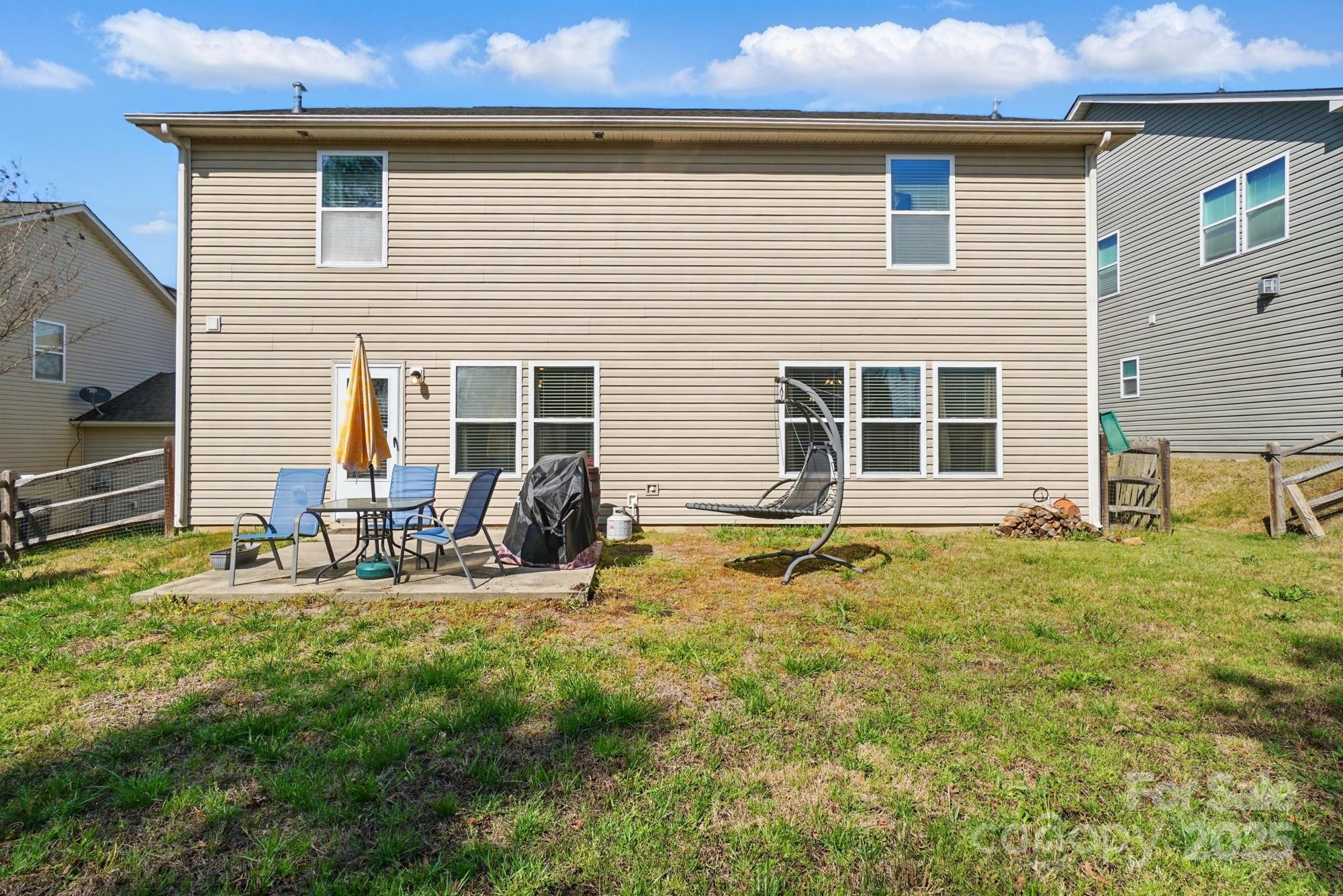 3272 Saddlebrook Drive Midland, NC 28107 - Photo 40 of 44 a backyard of a house with table and chairs