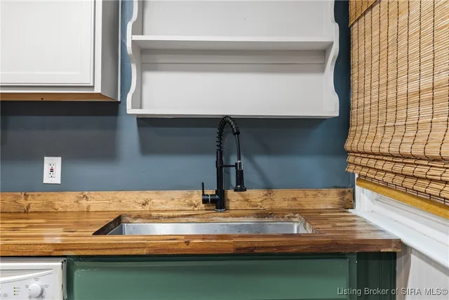 $179,900 | 724 Watt Street, Jeffersonville, IN 47130