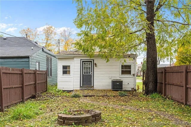 $179,900 | 724 Watt Street, Jeffersonville, IN 47130