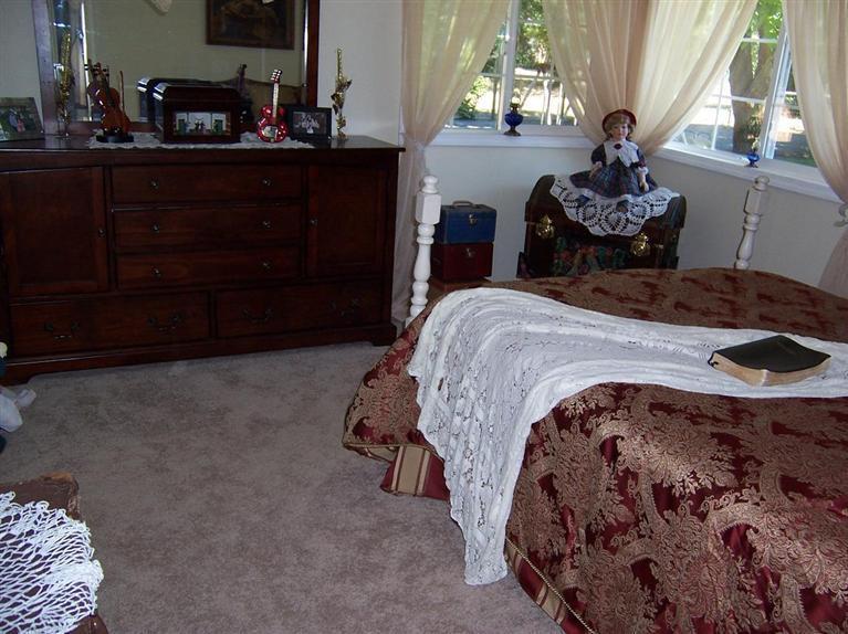 2784 Merlin Road Grants Pass, OR 97526 - Photo 28 of 31 Guest Bedroom #2