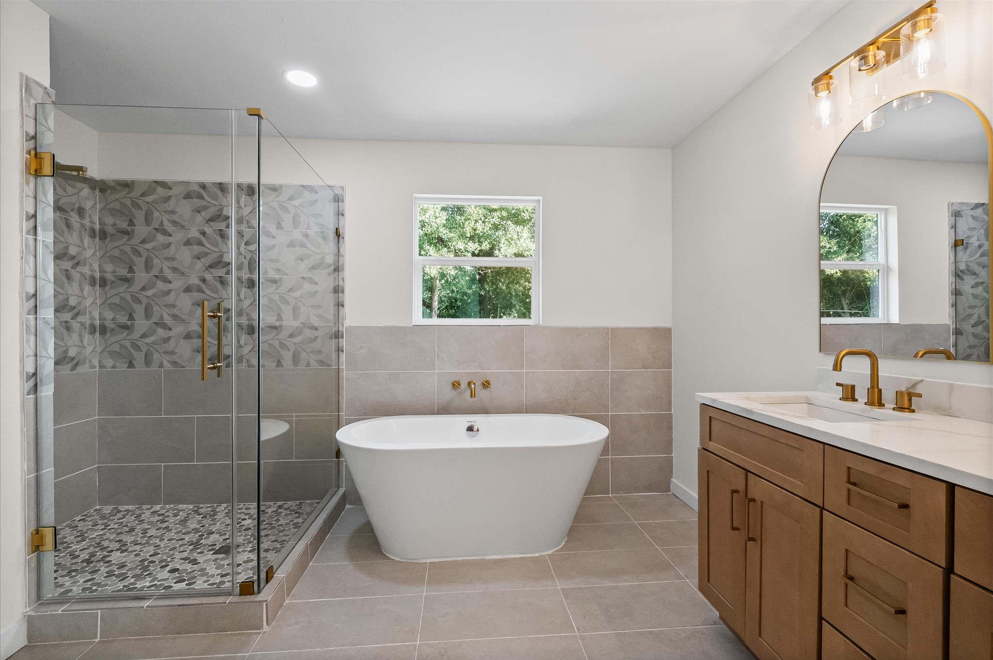 6527 Beekman Road Houston, TX 77021 - Photo 16 of 22 a bathroom with a bathtub and a sink