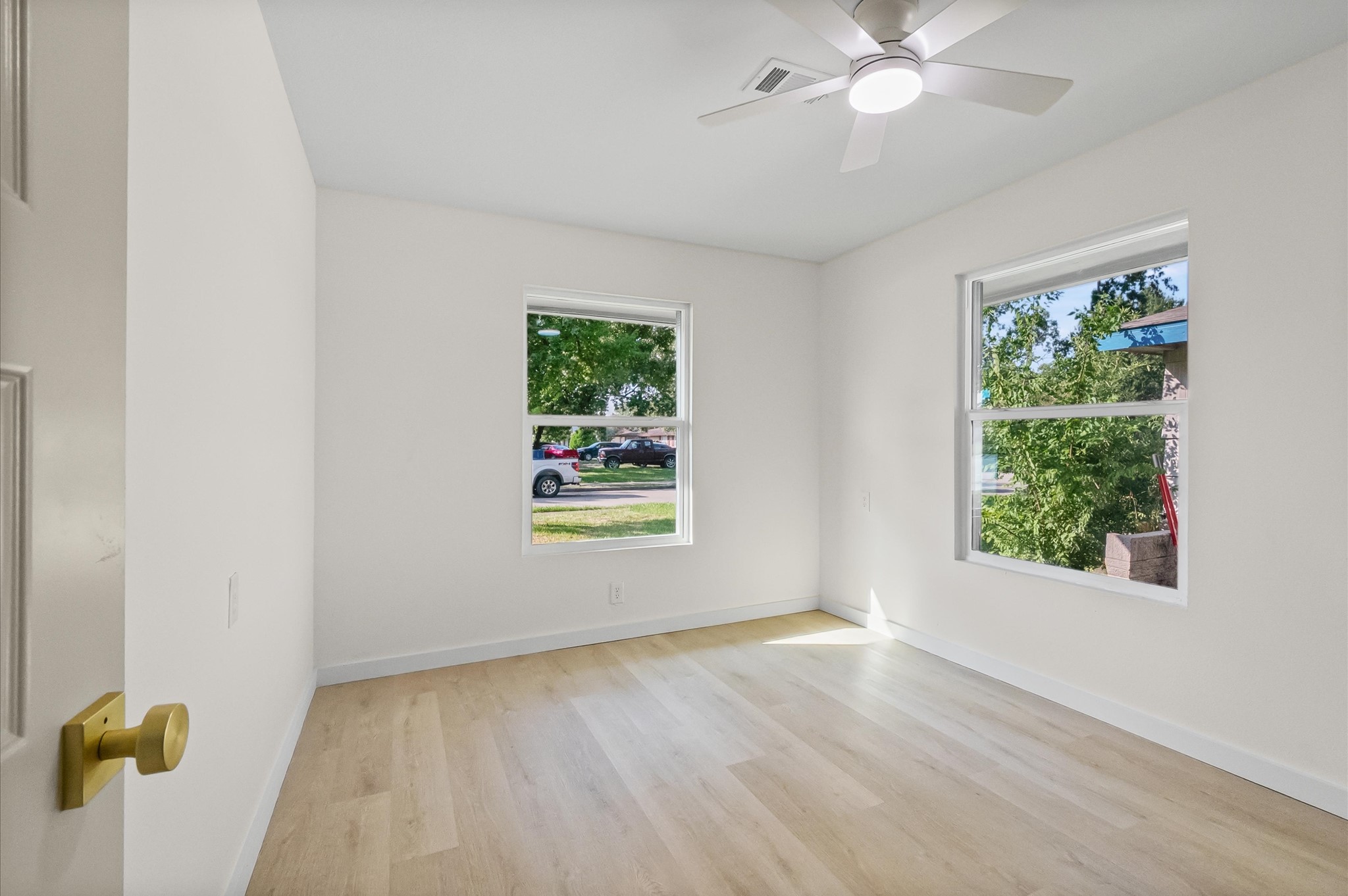 6527 Beekman Road Houston, TX 77021 - Photo 18 of 22 a view of an empty room with a window