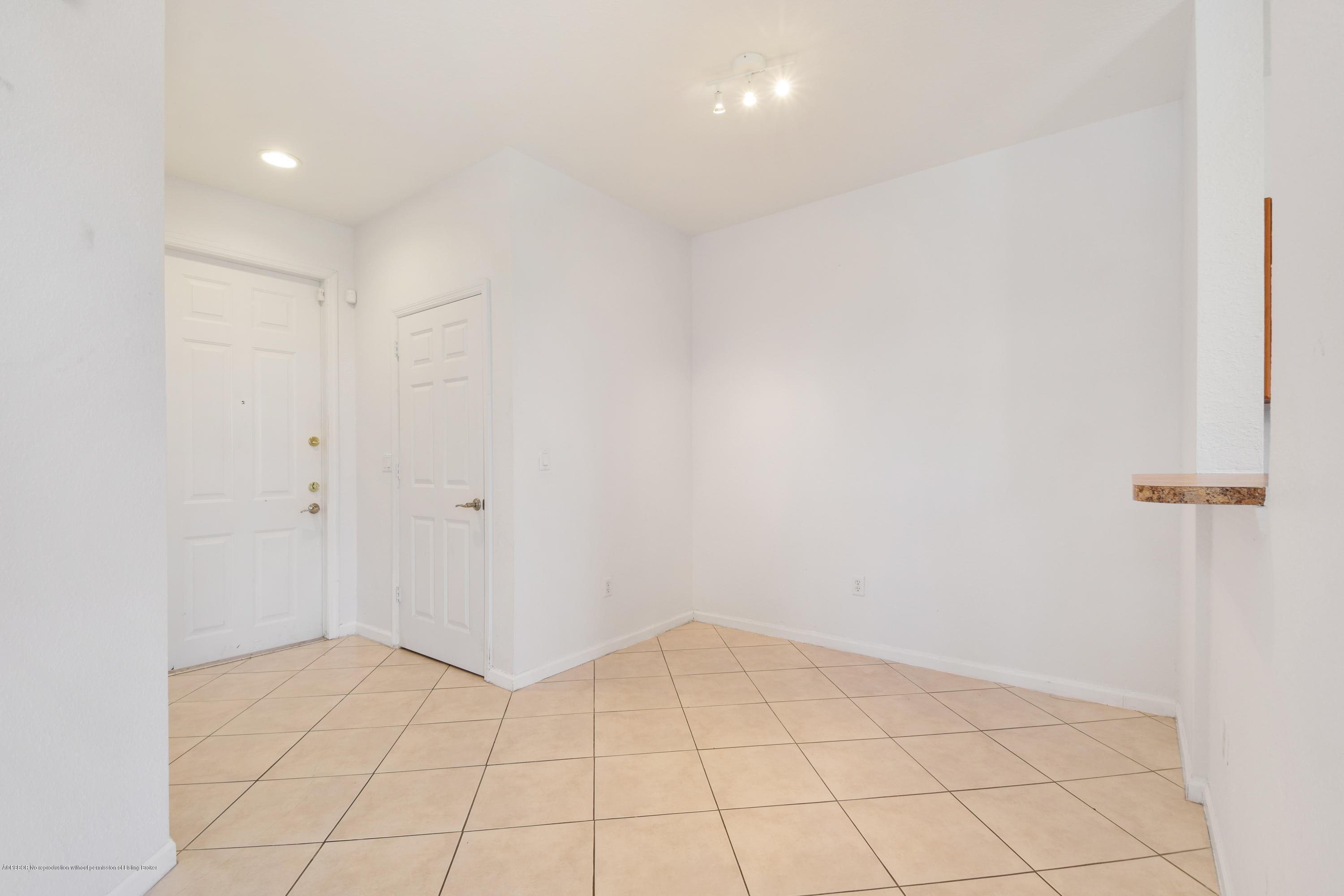2016 Island Drive, Unit 2016 Riviera Beach, FL 33404 - Photo 19 of 51 DSC_0250