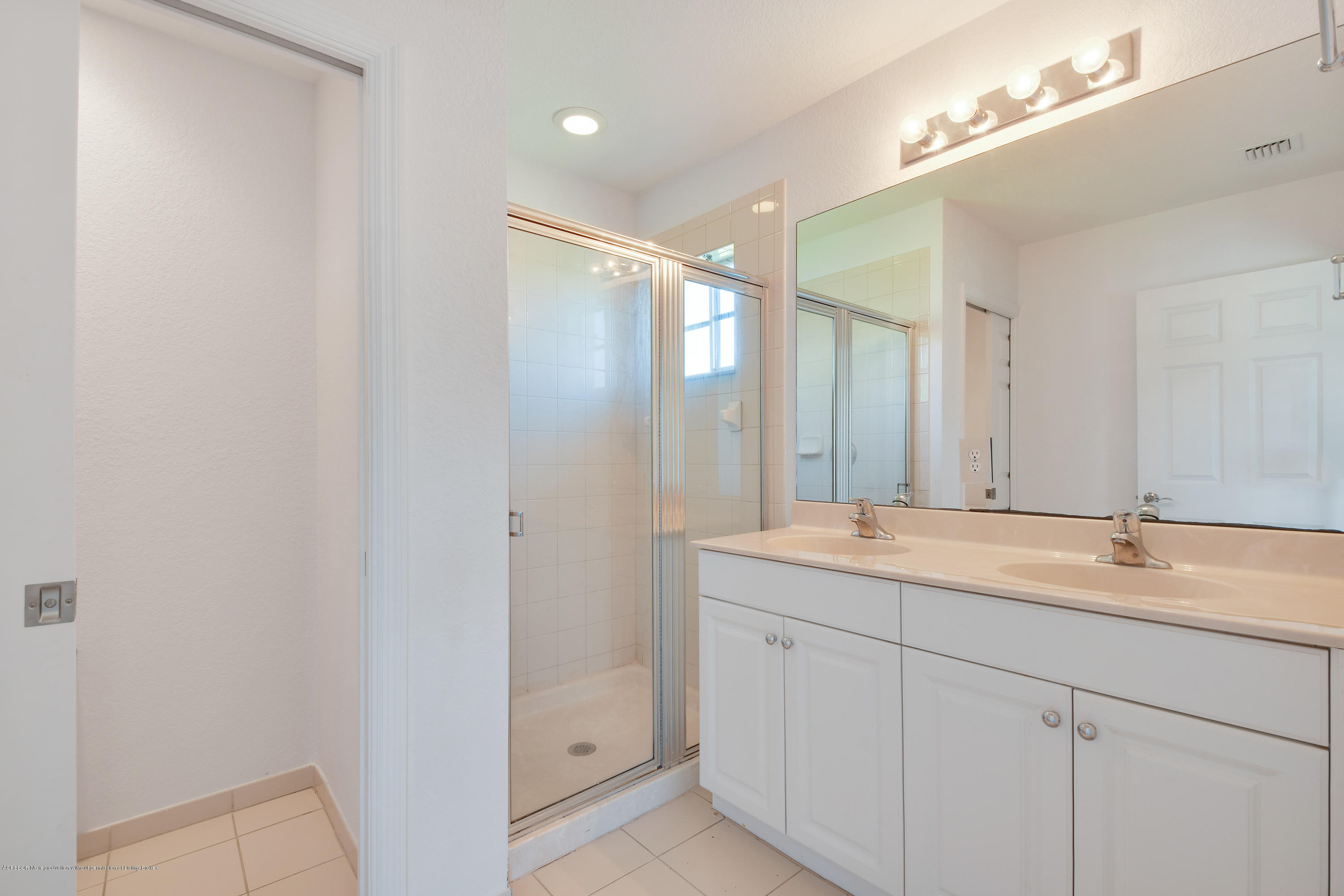 2016 Island Drive, Unit 2016 Riviera Beach, FL 33404 - Photo 38 of 51 DSC_0316
