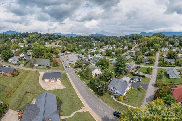 $399,000 | 589 Pisgah Drive, Canton, NC 28716