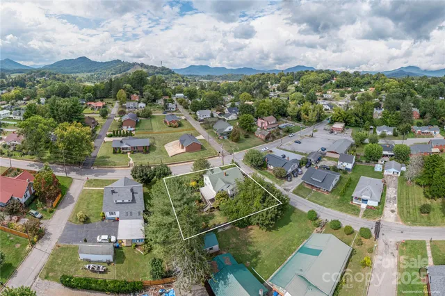 $399,000 | 589 Pisgah Drive, Canton, NC 28716