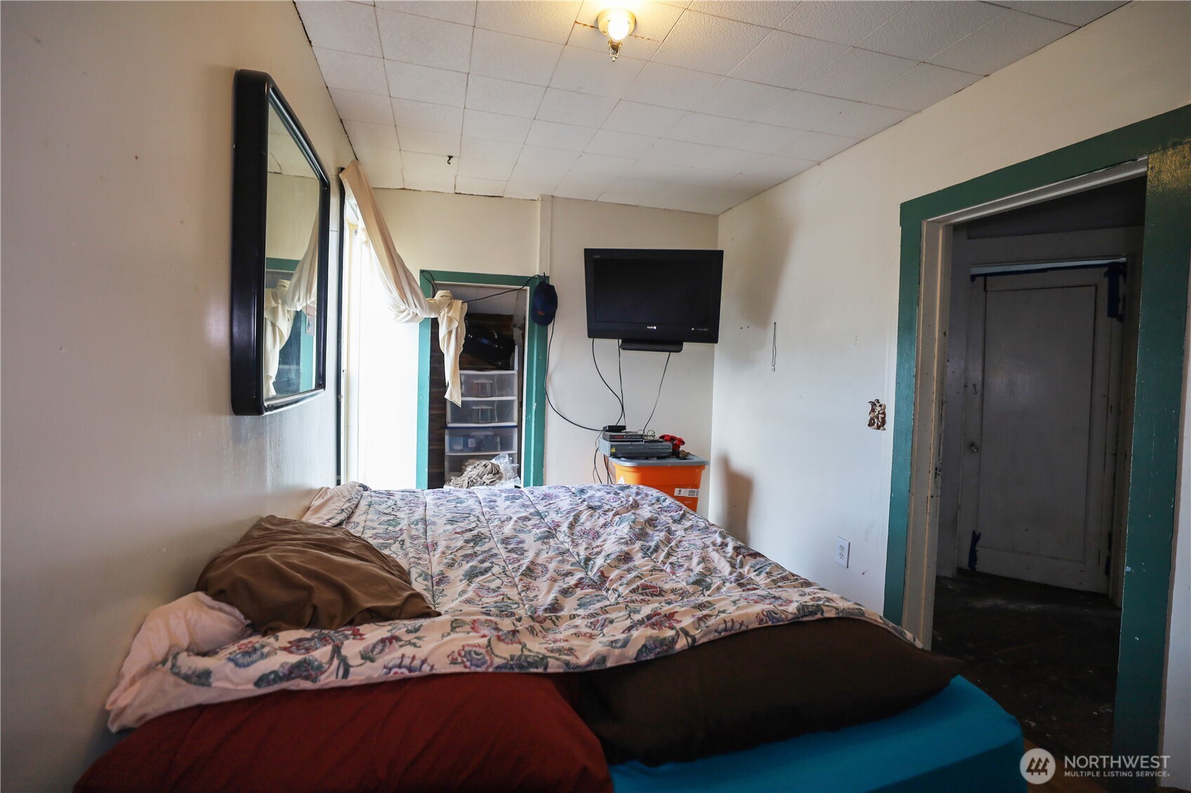 811 West Market Street Aberdeen, WA 98520 - Photo 17 of 35 a bedroom with a bed and flat screen tv