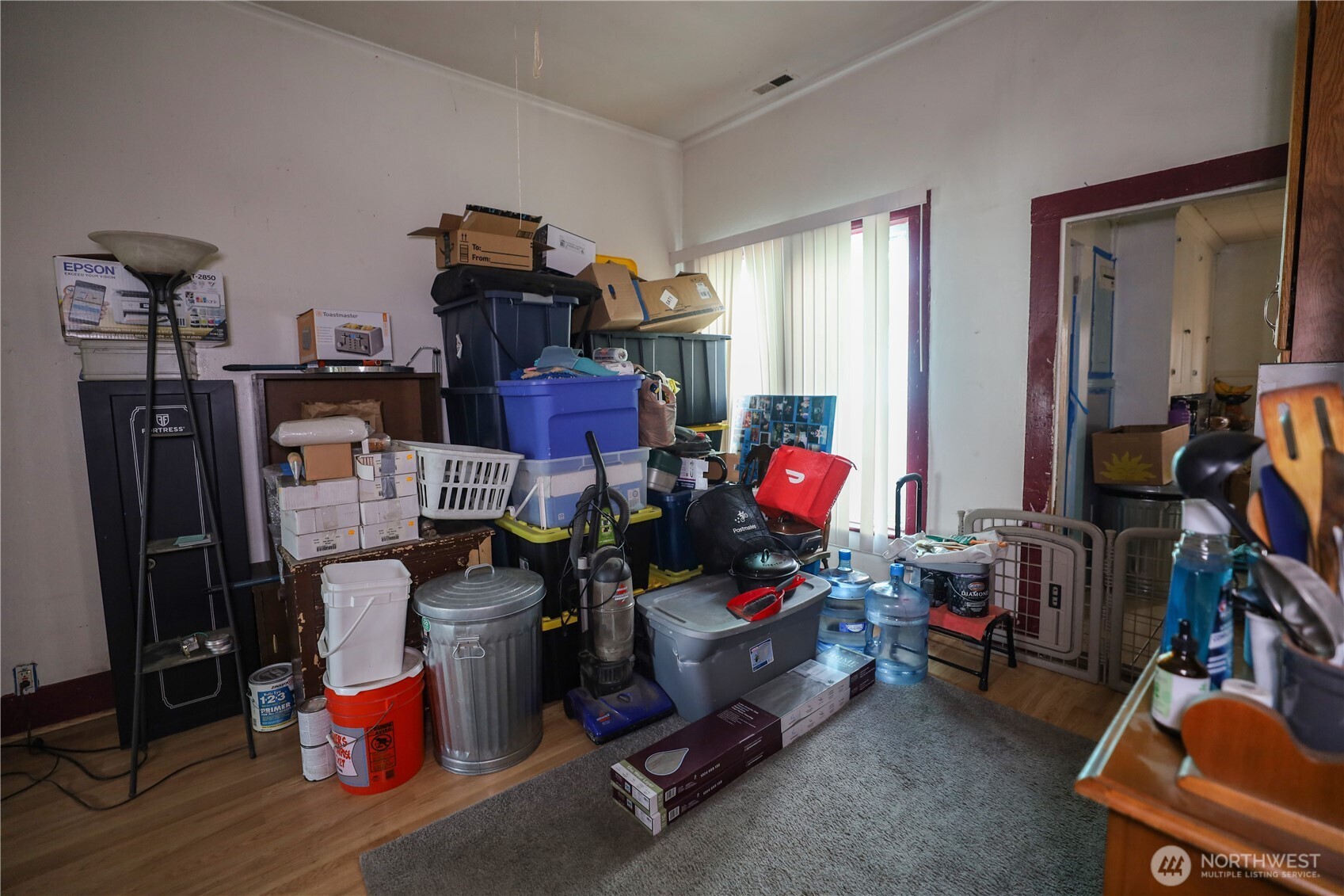 811 West Market Street Aberdeen, WA 98520 - Photo 26 of 35 a living room with furniture and a flat screen tv