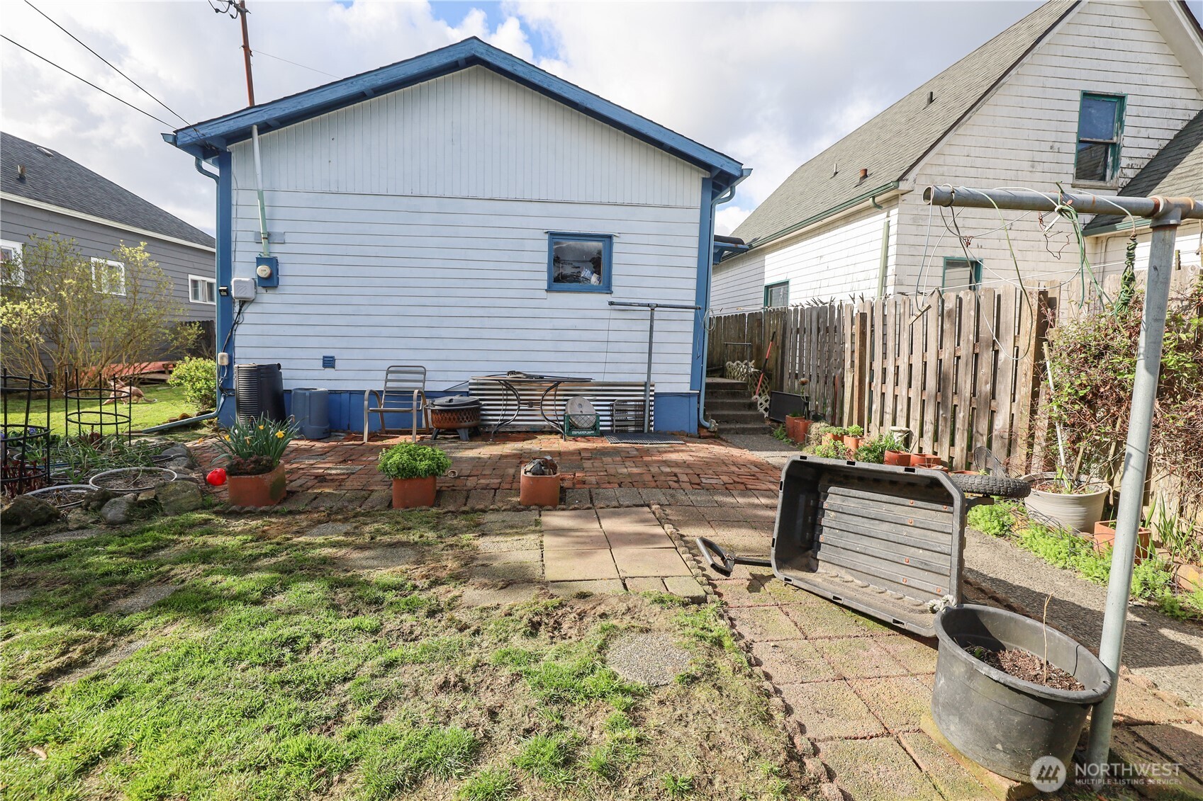 811 West Market Street Aberdeen, WA 98520 - Photo 35 of 35 a view of a house with backyard and sitting area