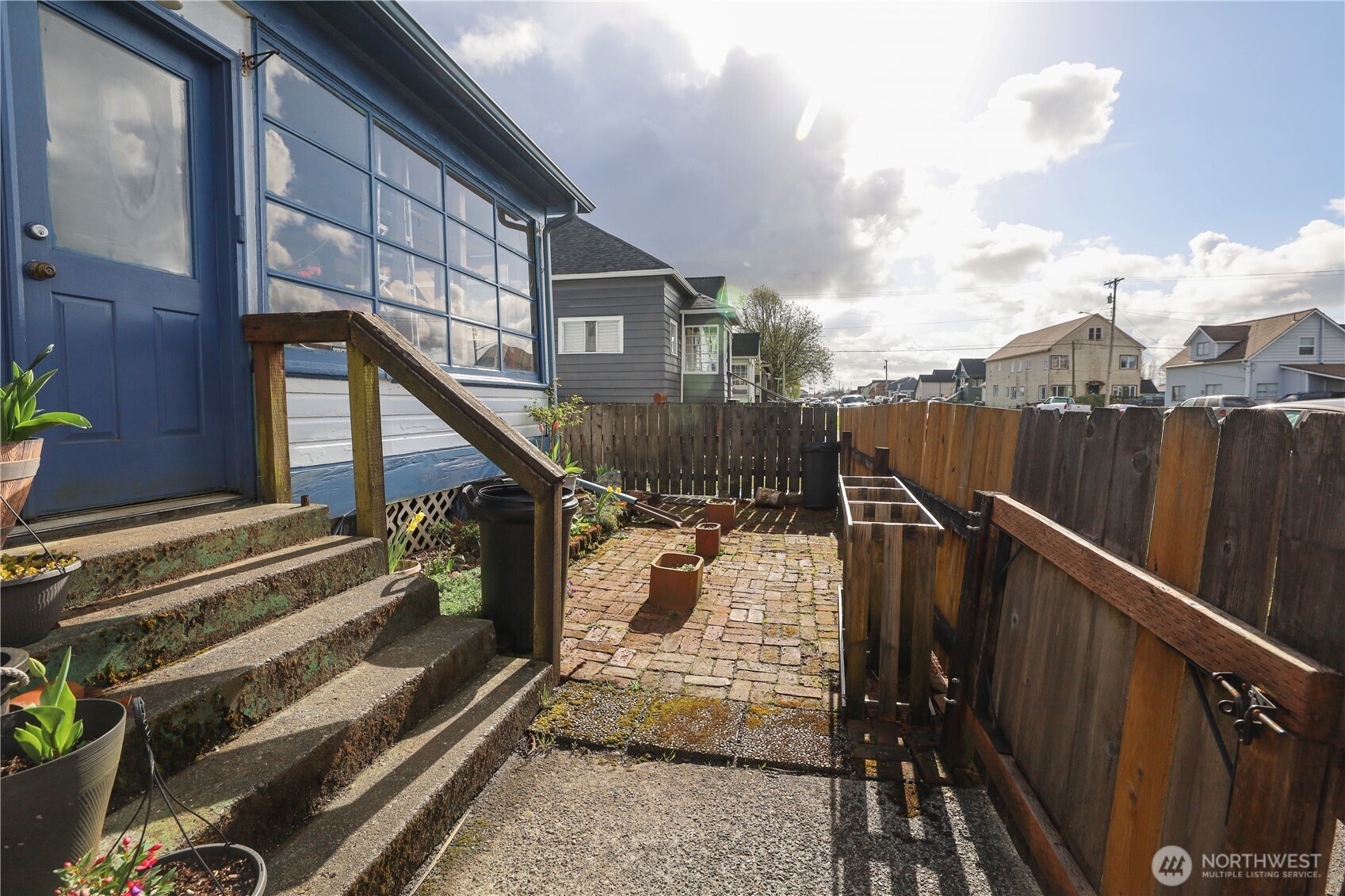 811 West Market Street Aberdeen, WA 98520 - Photo 5 of 35 a view of entryway