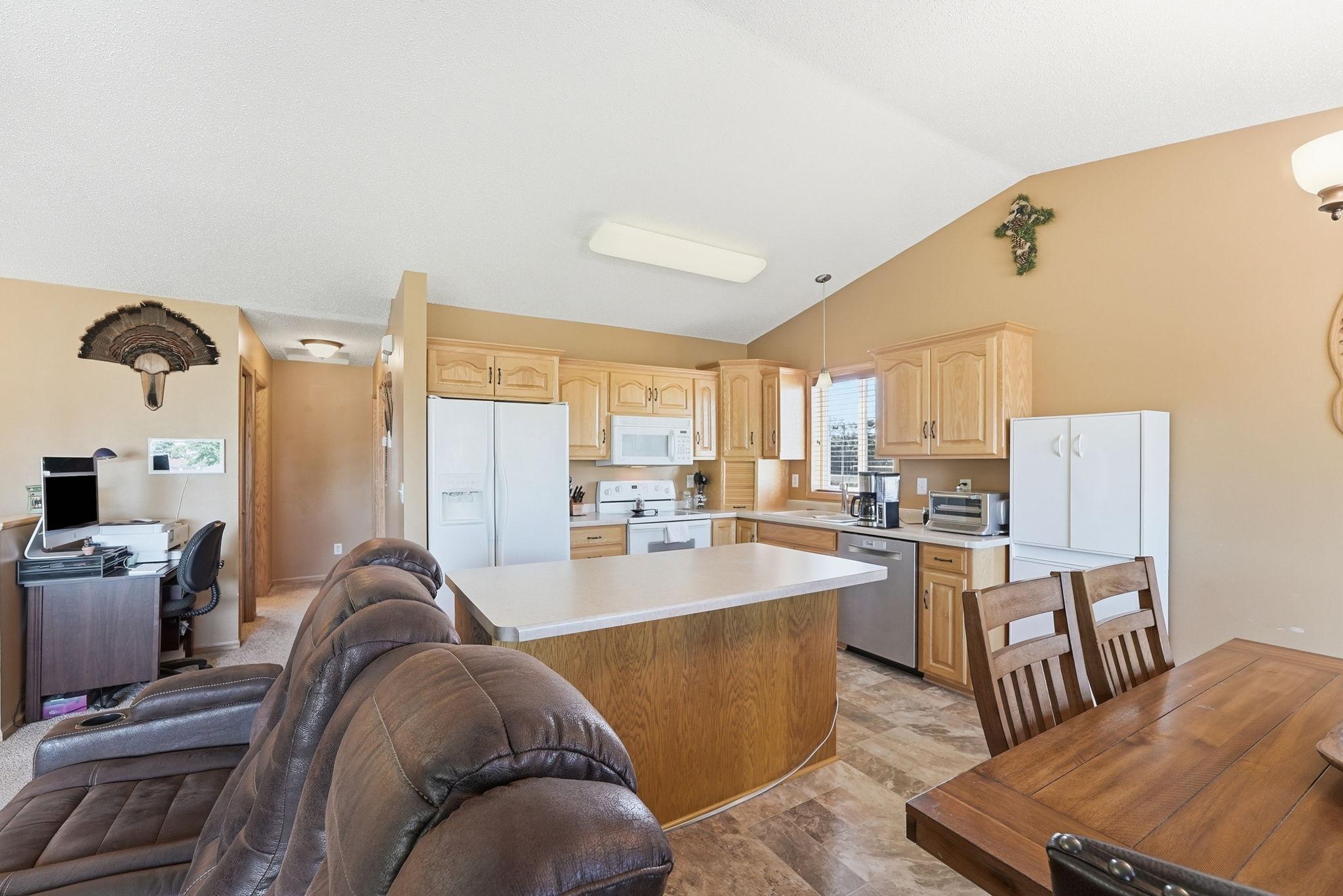 121 Shire Road Watkins, MN 55389 - Photo 7 of 35