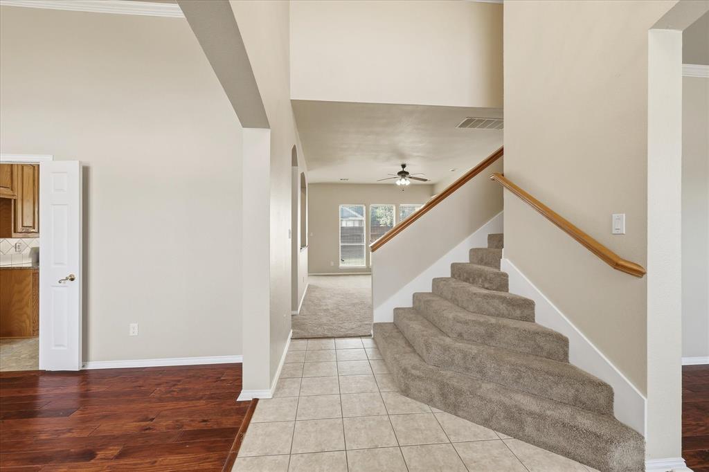 944 Hedgcoxe Road Plano, TX 75025 - Photo 5 of 40