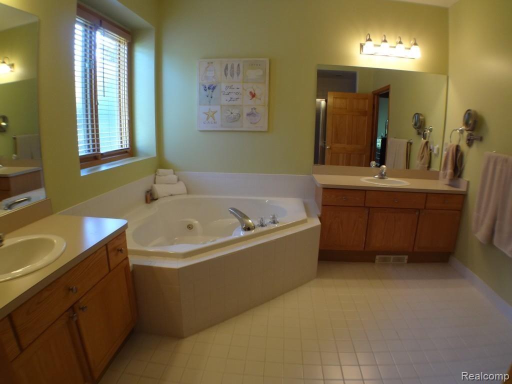 1758 Skyline Drive Rochester, MI 48306 - Photo 33 of 49 DSC04487.jpg