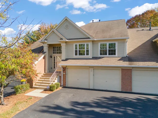 $329,900 | 30-w023 Cedar Court, Unit 23, Warrenville, IL 60555