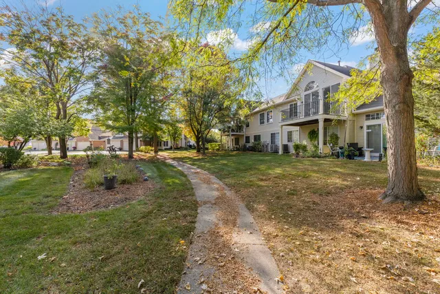 $329,900 | 30-w023 Cedar Court, Unit 23, Warrenville, IL 60555