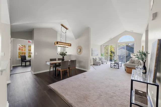 $329,900 | 30-w023 Cedar Court, Unit 23, Warrenville, IL 60555