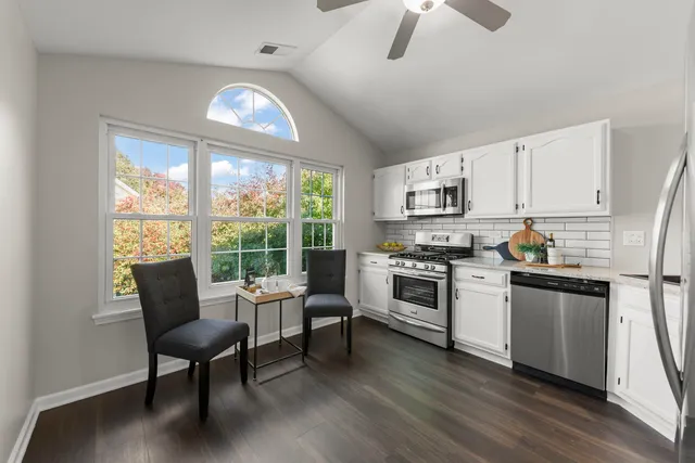 $329,900 | 30-w023 Cedar Court, Unit 23, Warrenville, IL 60555