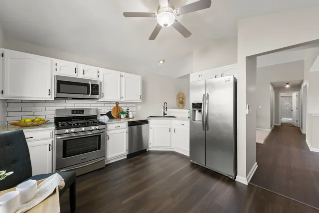 $329,900 | 30-w023 Cedar Court, Unit 23, Warrenville, IL 60555