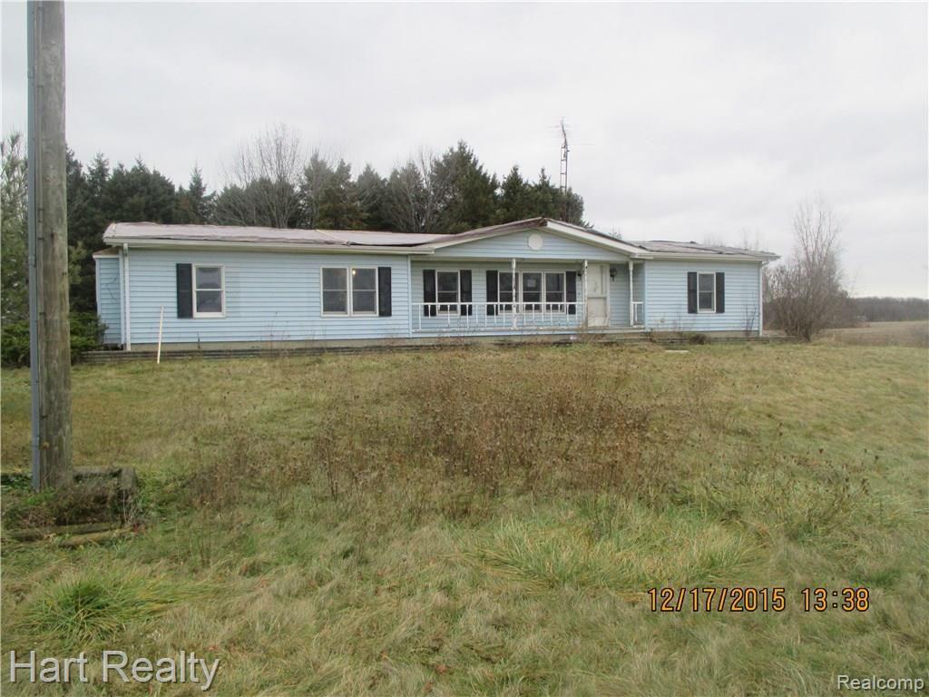 1646 Wellman Line Road Yale, MI 48097 - Photo 2 of 17 IMG_2068.JPG