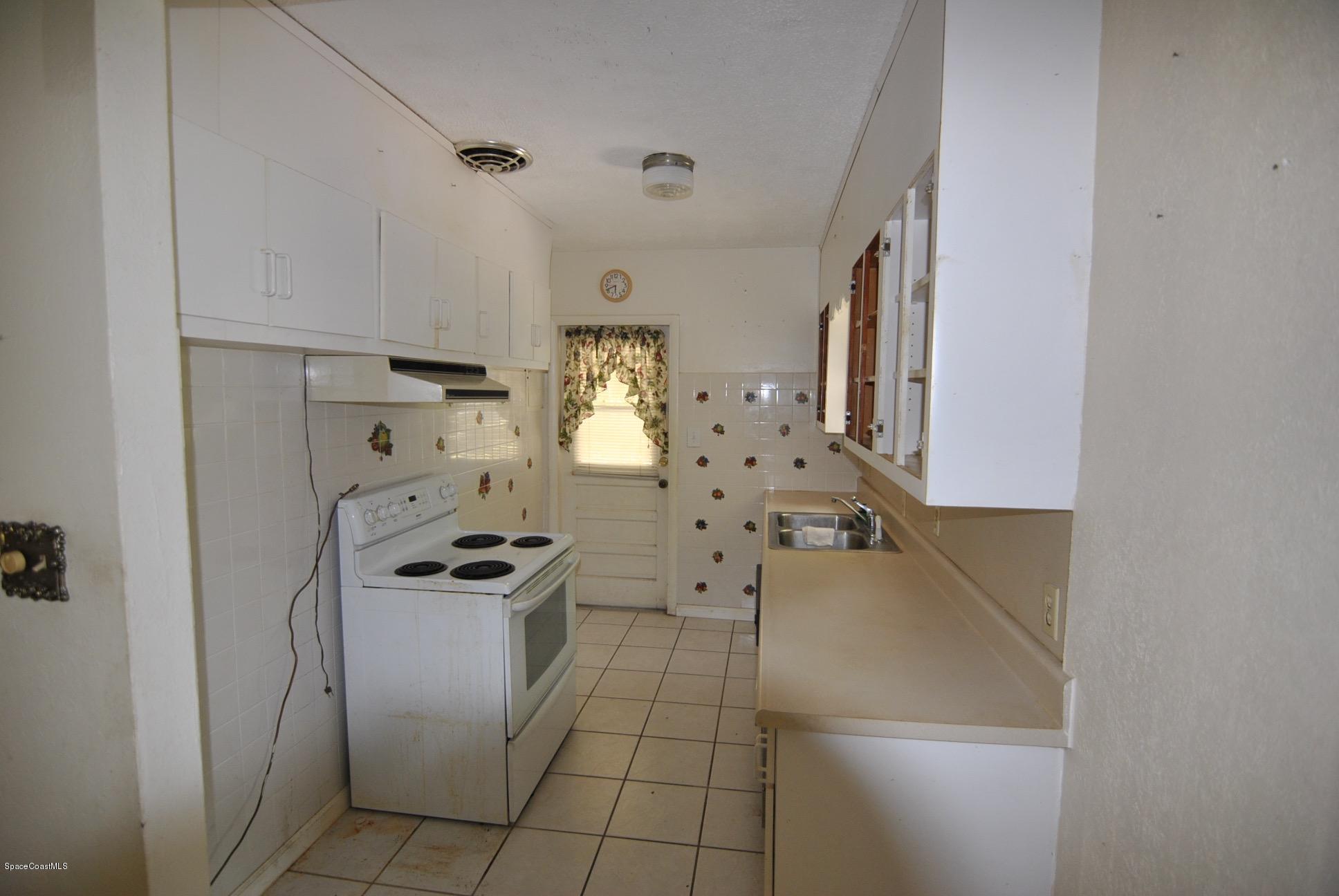 314 West Rutgers Street Melbourne, FL 32901 - Photo 3 of 15 DSC_0944