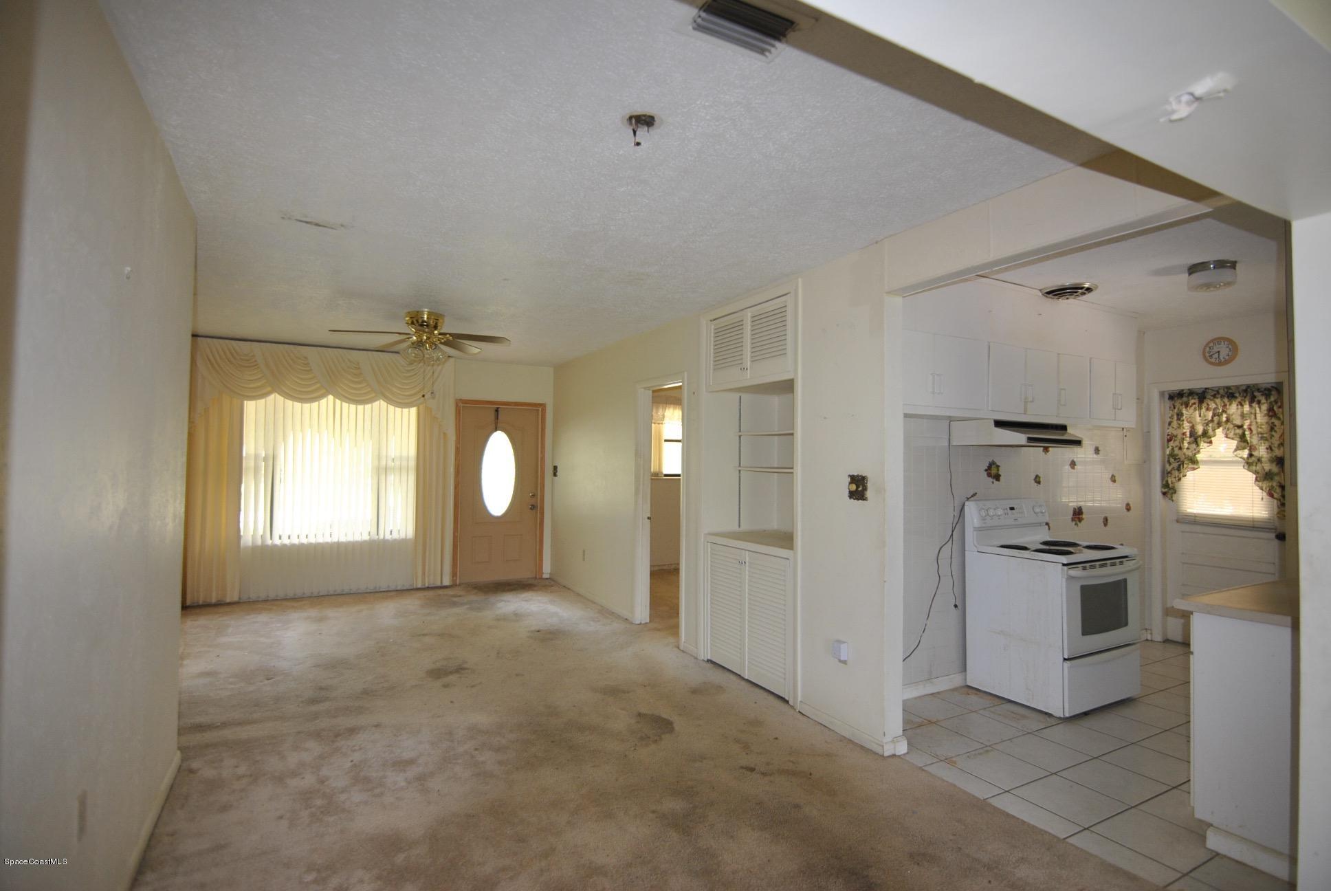 314 West Rutgers Street Melbourne, FL 32901 - Photo 4 of 15 DSC_0943
