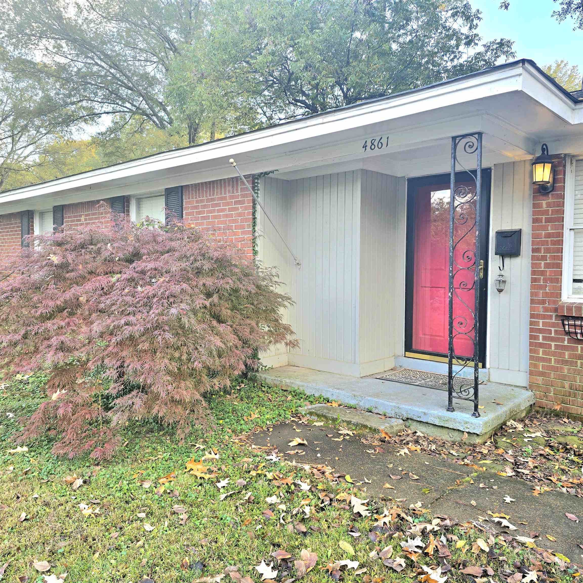 4861 Verne Road Memphis, TN 38117 - Photo 2 of 17 a front view of a house with garden