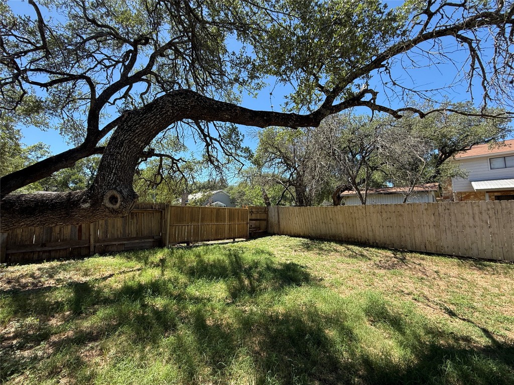 8906 Pineridge Drive Austin, TX 78729 - Photo 34 of 35 a view of a backyard