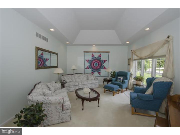 800 Croton Road Wayne, PA 19087 - Photo 3 of 19 Living Room