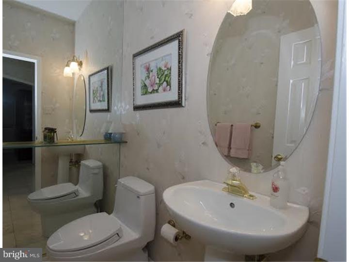 800 Croton Road Wayne, PA 19087 - Photo 5 of 19 Bathroom