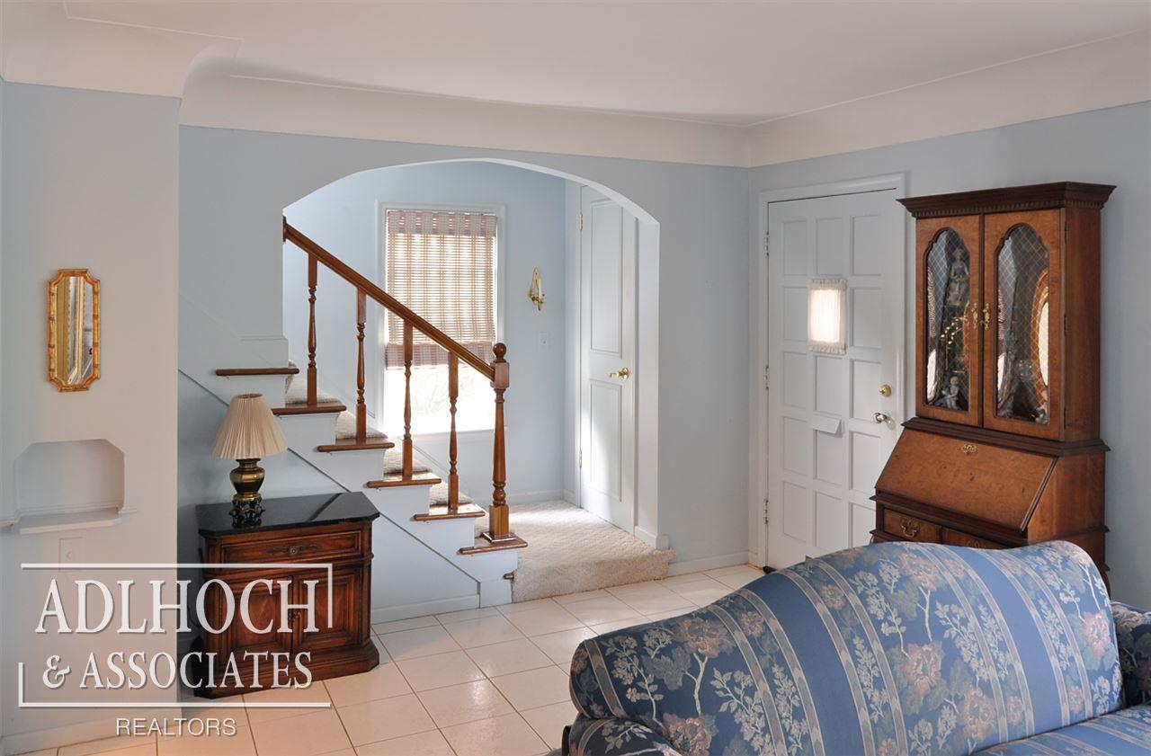 329 Moross Road Grosse Pointe, MI 48236 - Photo 2 of 20 31337428-1.JPG