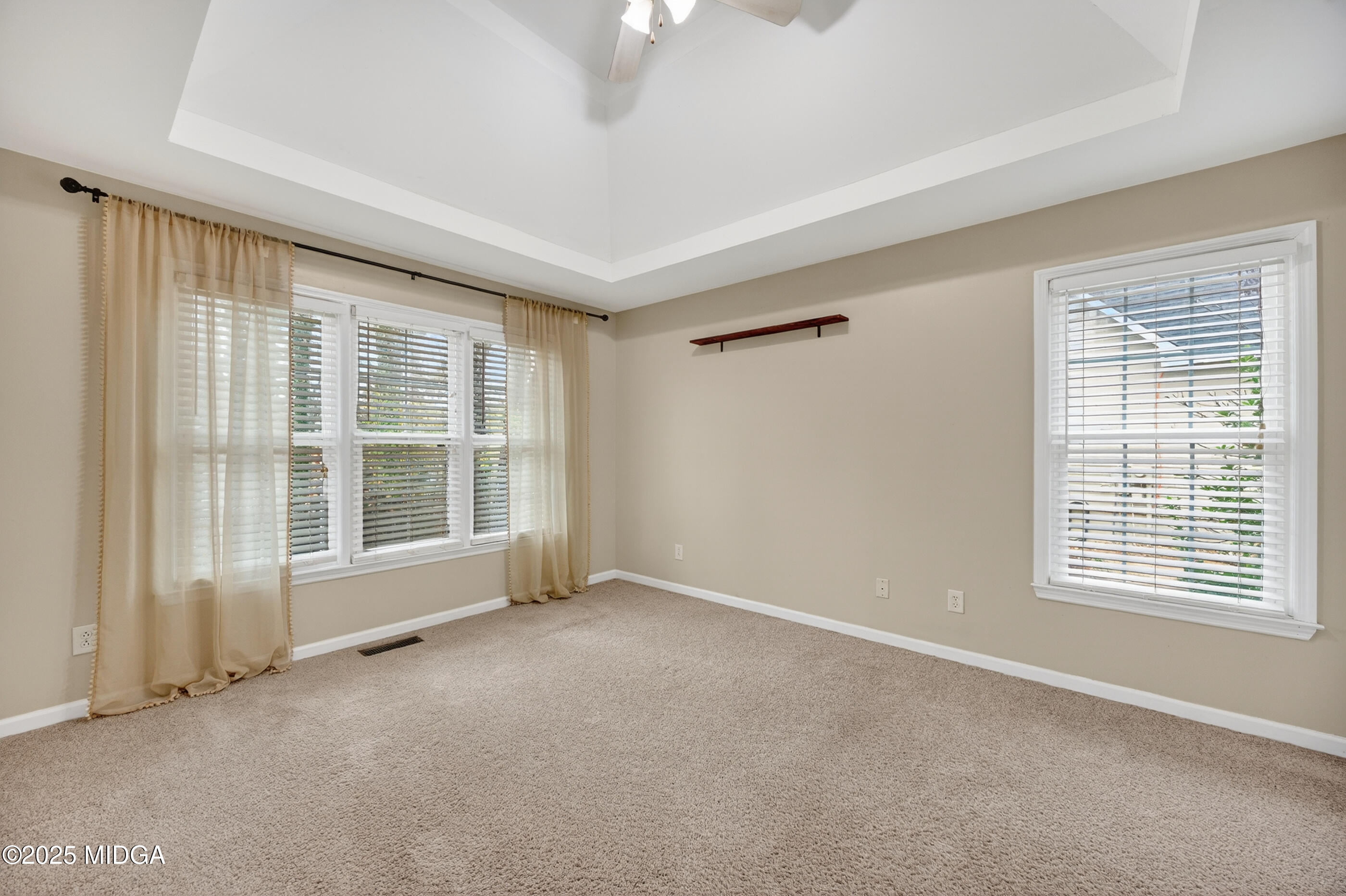 199 Springfield Boulevard Macon, GA 31210 - Photo 25 of 44 a view of an empty room with a window