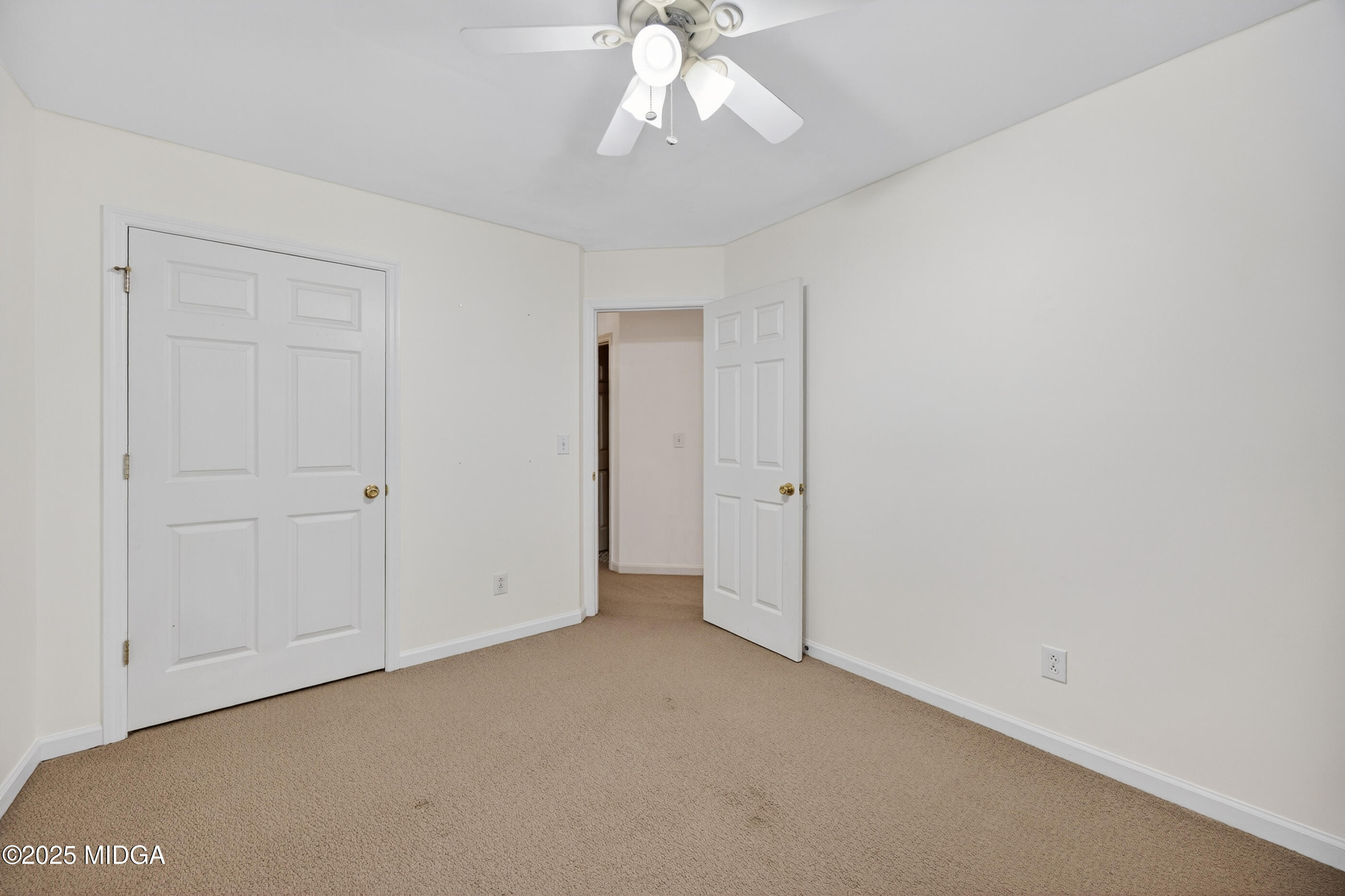 199 Springfield Boulevard Macon, GA 31210 - Photo 35 of 44 a view of an empty room with a window