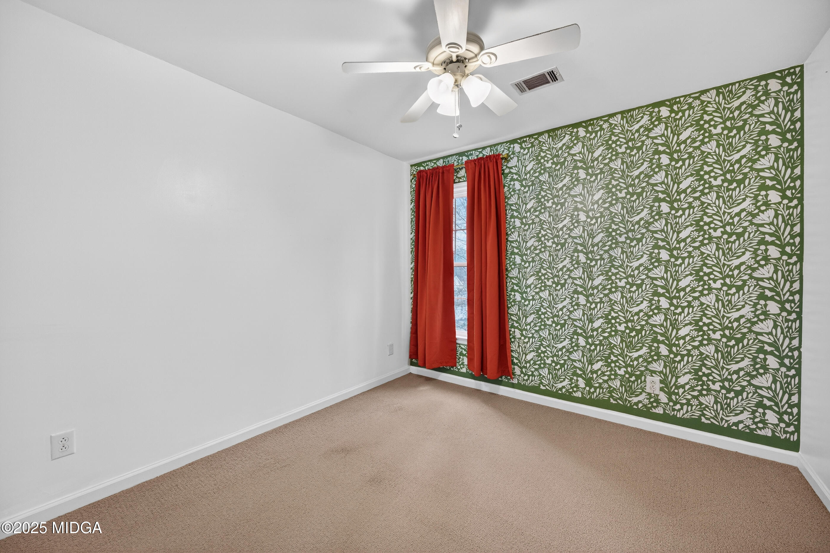 199 Springfield Boulevard Macon, GA 31210 - Photo 36 of 44 an empty room with a ceiling fan and a window