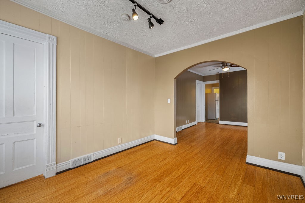 637 West Avenue Buffalo, NY 14213 - Photo 20 of 50 Upper Front