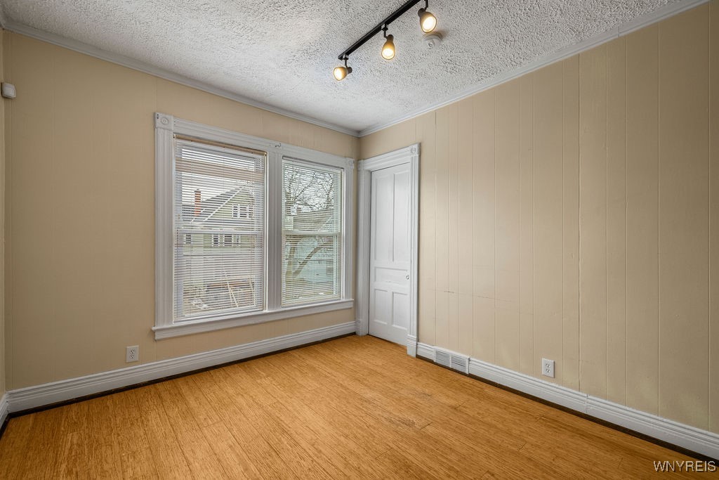 637 West Avenue Buffalo, NY 14213 - Photo 27 of 50 Upper Front