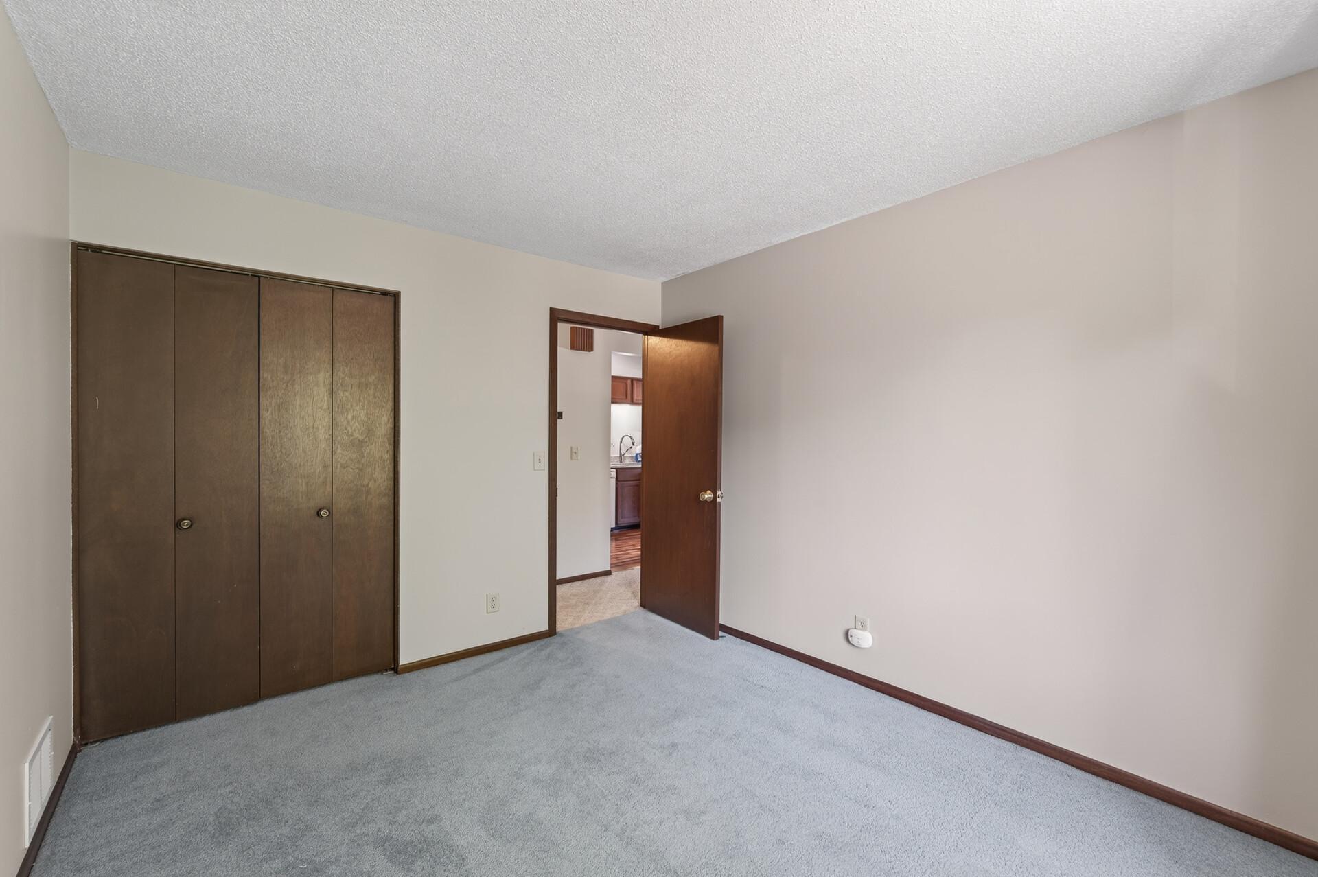 4664 Ridge Cliff Drive Eagan, MN 55122 - Photo 25 of 36
