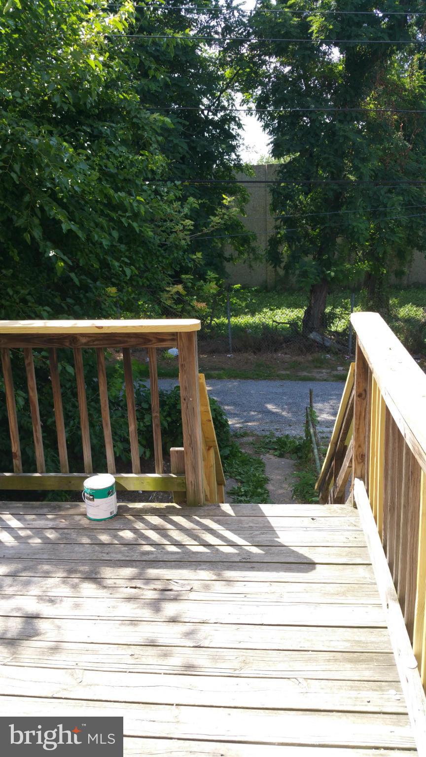 222 Old Riverside Road Baltimore, MD 21225 - Photo 22 of 24 a view of outdoor space and yard