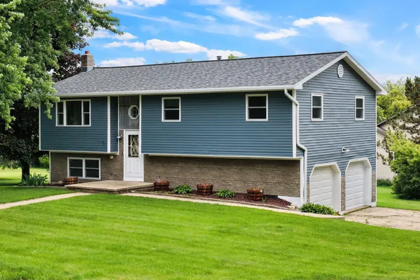$429,000 | 401 Linda Road, Mount Horeb, WI 53572