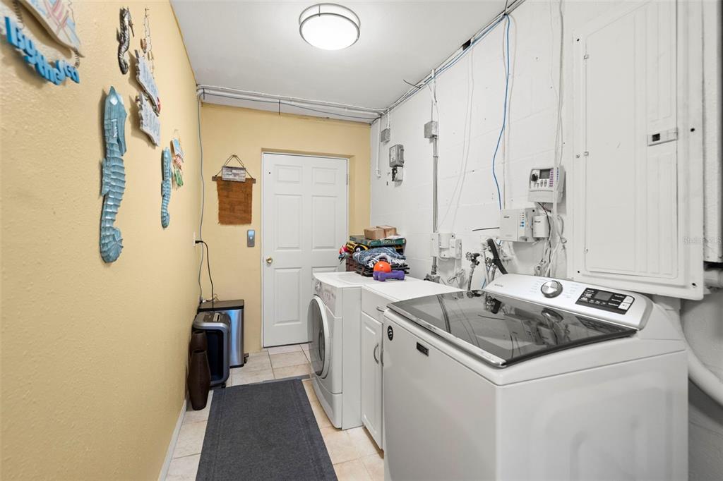 6170 Seaside Drive New Port Richey, FL 34652 - Photo 51 of 89 a bathroom with a sink and mirror with bathtub