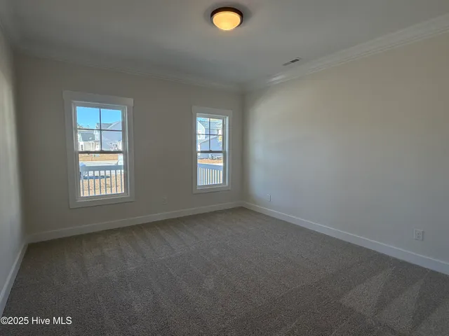 $634,900 | 302 East Ivybridge Drive, Hubert, NC 28539