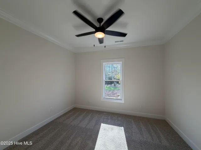 $634,900 | 302 East Ivybridge Drive, Hubert, NC 28539