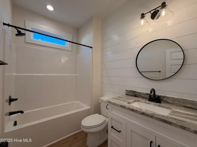 $634,900 | 302 East Ivybridge Drive, Hubert, NC 28539