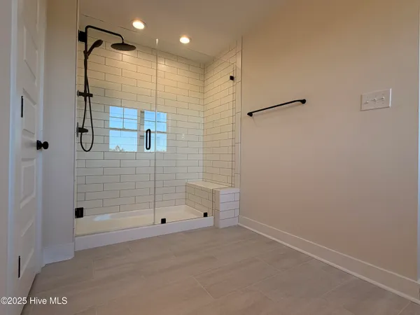 $624,900 | 302 East Ivybridge Drive, Hubert, NC 28539