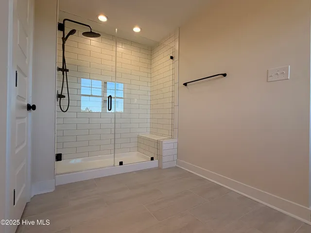 $634,900 | 302 East Ivybridge Drive, Hubert, NC 28539